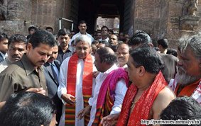 ଇଂରାଜୀ ନୂଆବର୍ଷରେ ପିତୃ ଆଶୀର୍ବାଦ ଲୋଡ଼ିଲେ ମୁଖ୍ୟମନ୍ତ୍ରୀ