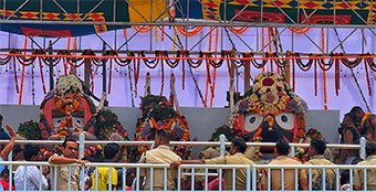 ଲକ୍ଷାଧିକ ଶ୍ରଦ୍ଧାଳୁଙ୍କ ସମାଗମରେ ସ୍ନାନଯାତ୍ରା ସମ୍ପନ୍ନ