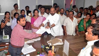 ସହରରେ ରାସନ କାଡର଼୍ ଓ ଅନ୍ତ୍ୟୋଦୟ କାଡର଼୍ ଦୁର୍ନୀତି ପ୍ରତିବାଦରେ ଜିଲ୍ଳାପାଳଙ୍କୁ ସ୍ମାରକପତ୍ର